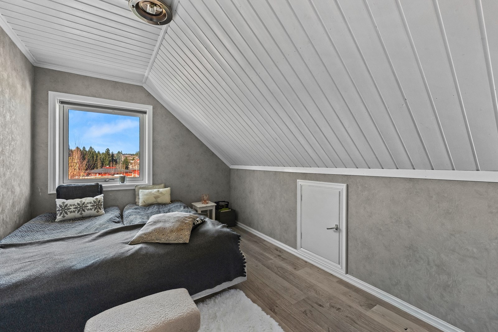 Boligen har fire soverom i hoveddelen, alle med plass til dobbeltseng og garderobeløsning Galleribilde