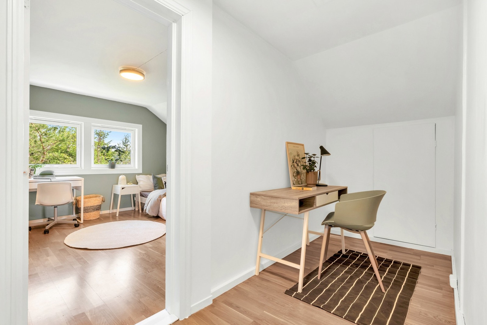 I gangen er det luke til kneloft og kaldloft. Galleribilde