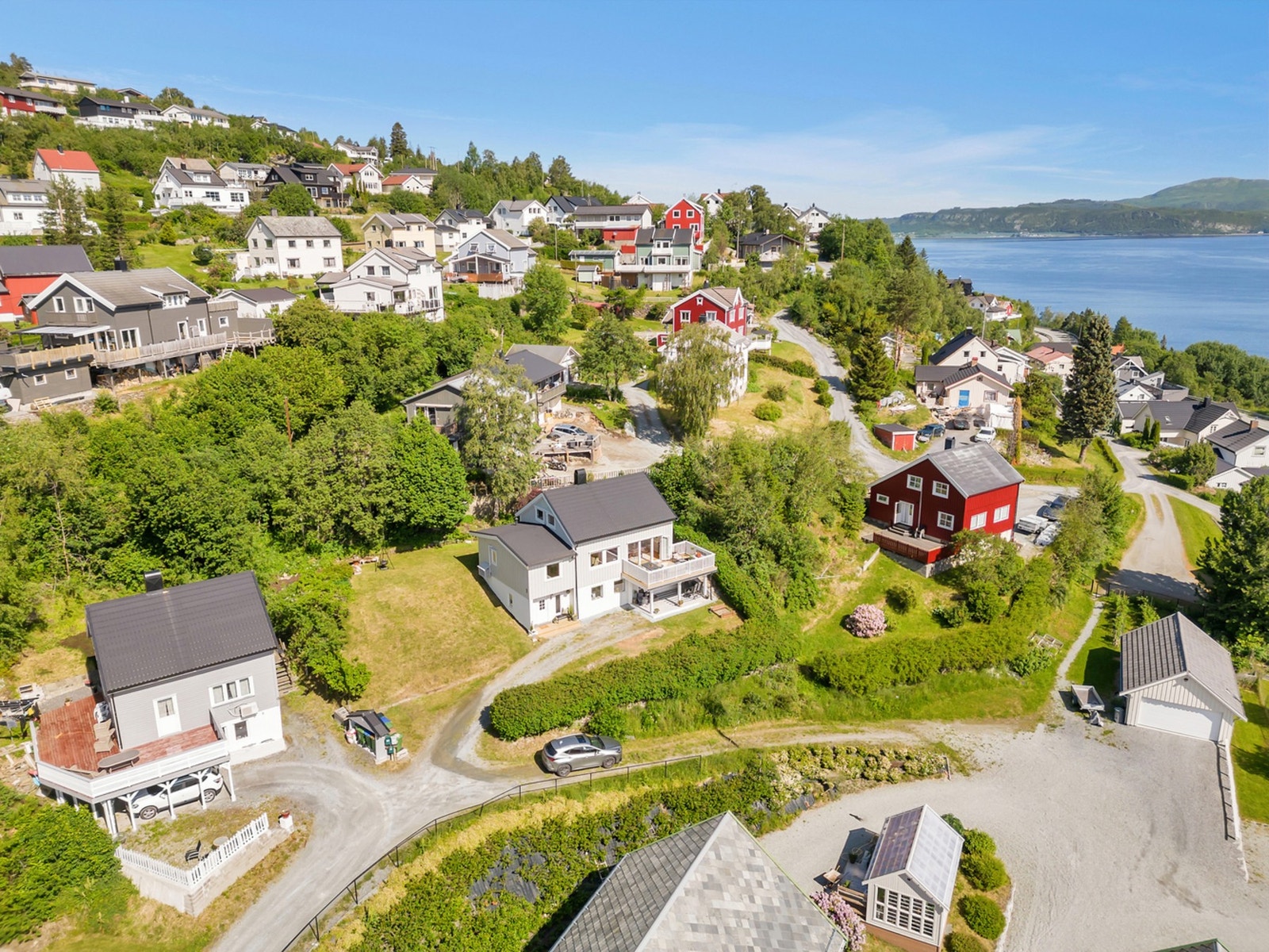 Eiendommen ligger fint til i populære Grønberg, i et rolig og veletablert boområde. Galleribilde