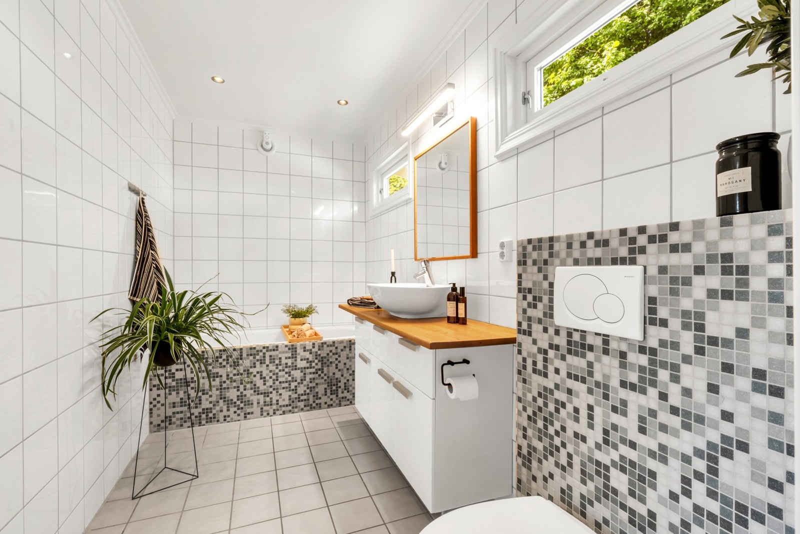Baderommet har også et badekar. Galleribilde