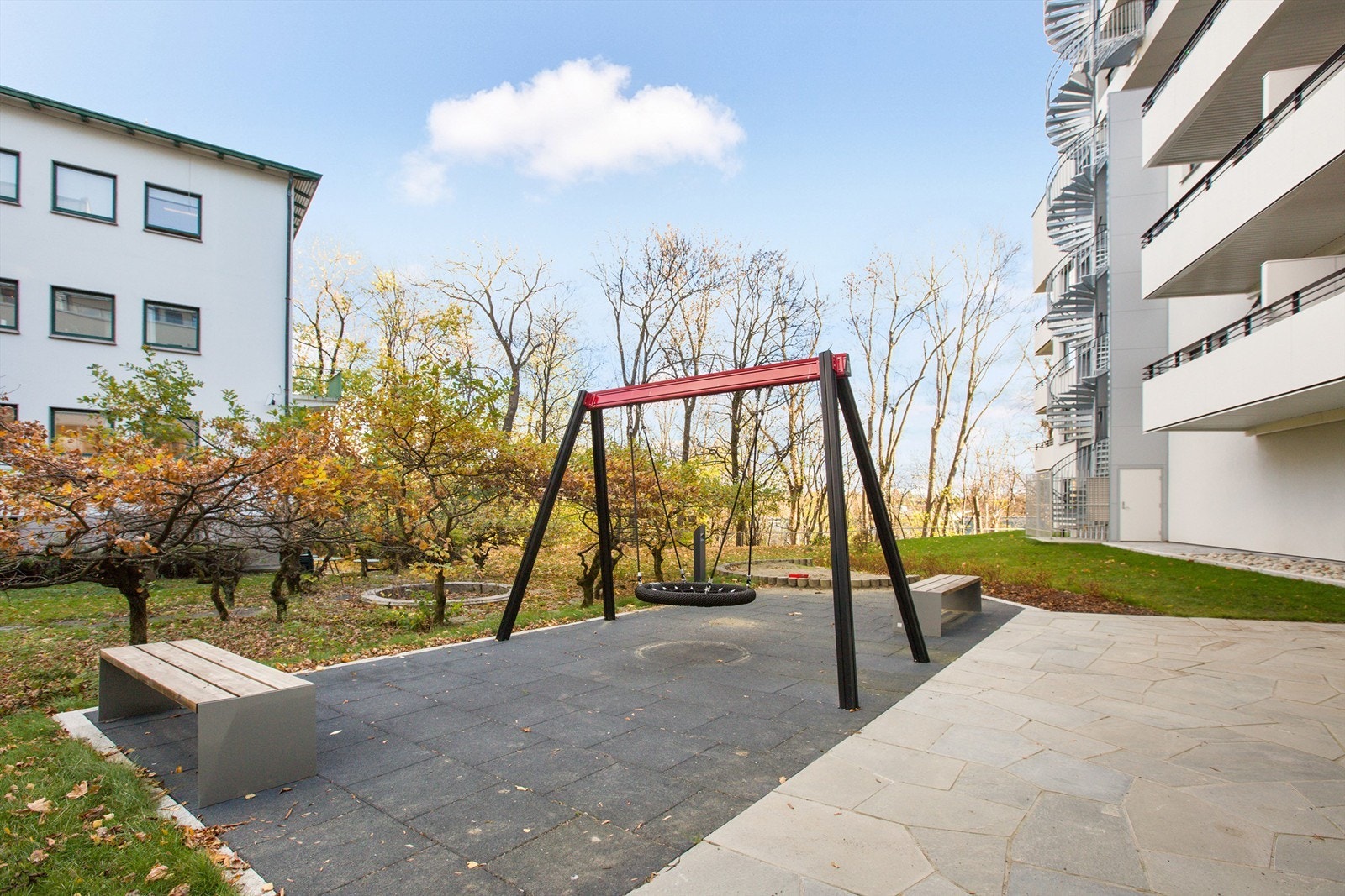 Lekeplass i bakgården. Galleribilde