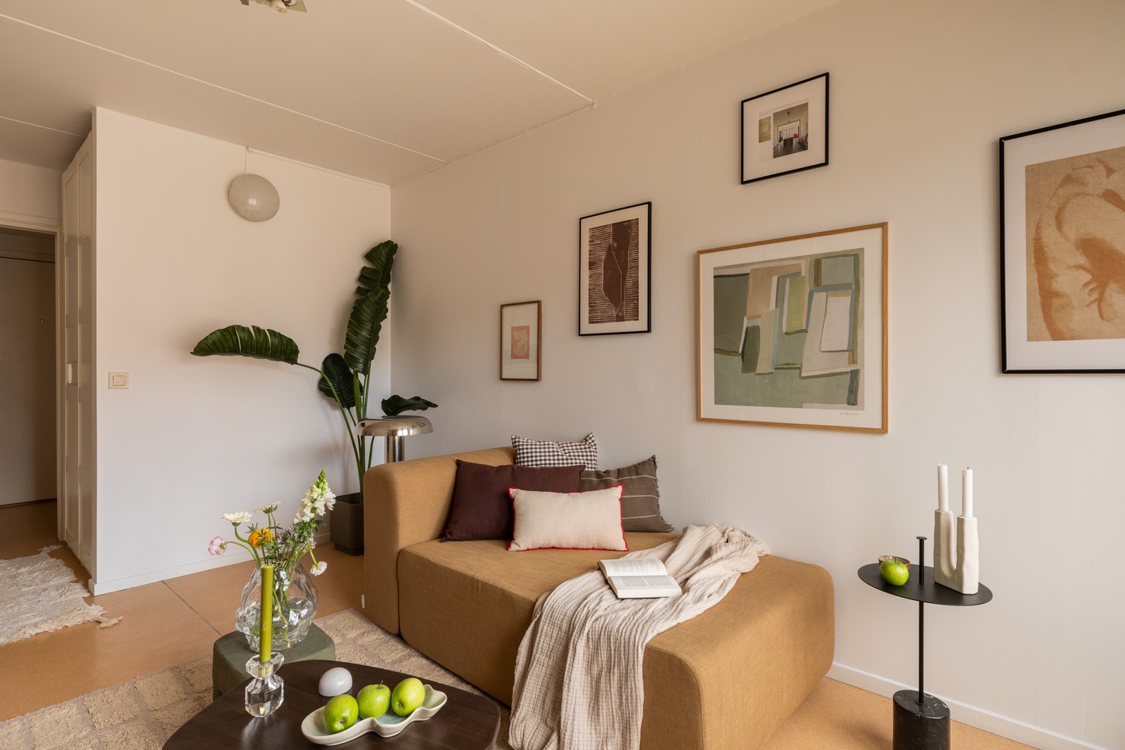 Her er det fin plass for sofa med tilhørende møblement. Galleribilde