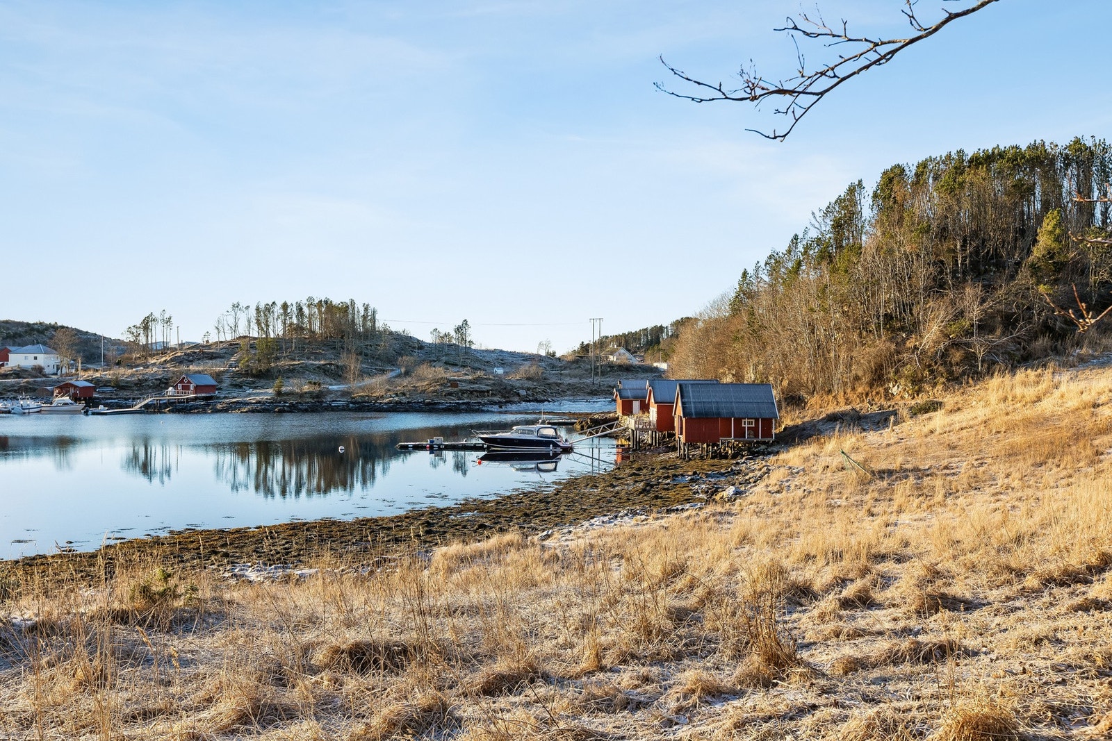 Her bor du kun et stenkast unna sjøen Galleribilde