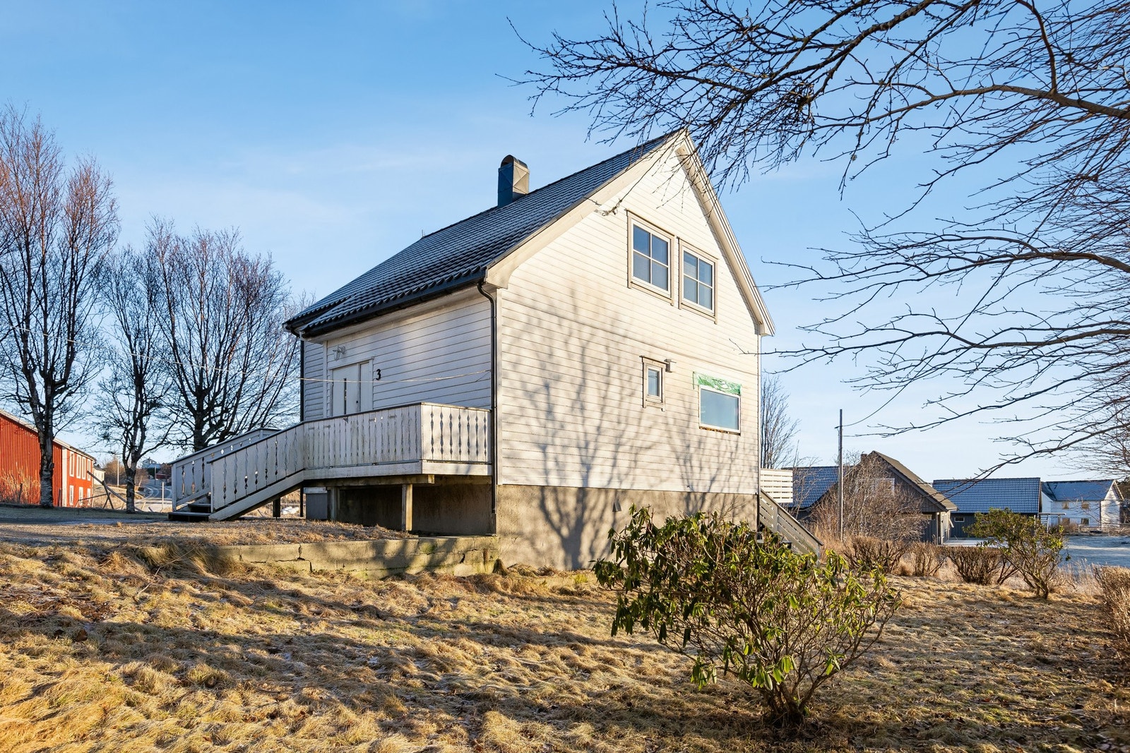 Kommunen er kjent som en av Norges viktigste områder for fiskeoppdrett og har et rikt kystlandskap med rundt 5400 holmer og skjær, i tillegg til over 160 tjern og fiskevann Galleribilde
