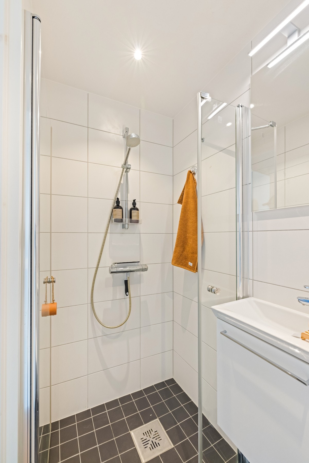 Romslig dusjhjørne! Galleribilde