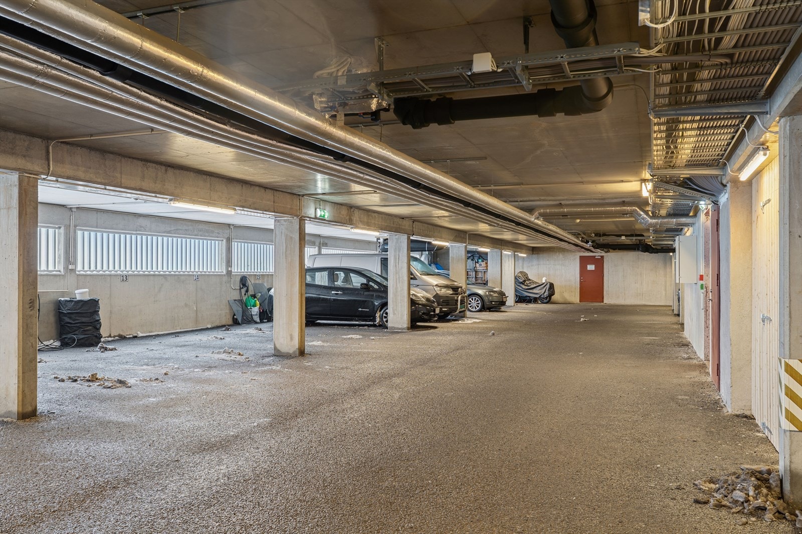 Leiligheten har fast garasjeplass i felles garasjeanlegg. Galleribilde