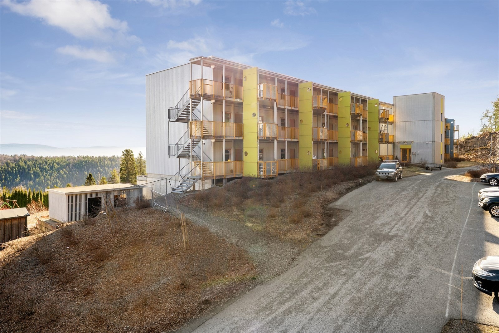 Drammen sentrum med alle nødvendige servicetilbud ligger kun en kort kjøretur unna. Galleribilde