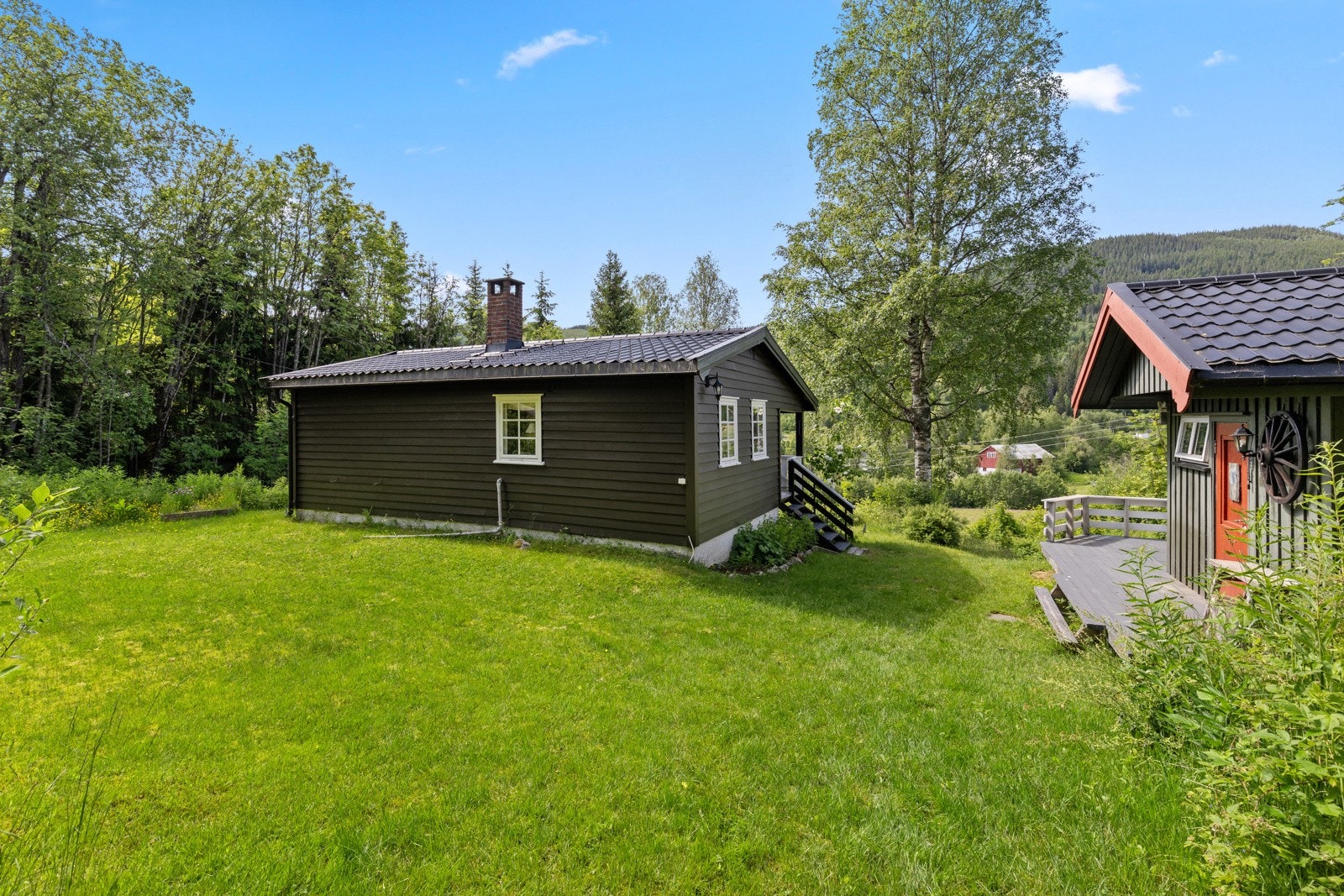 Sjarmerende hytte med kort vei til både skog, vann og vinteraktiviteter. Galleribilde