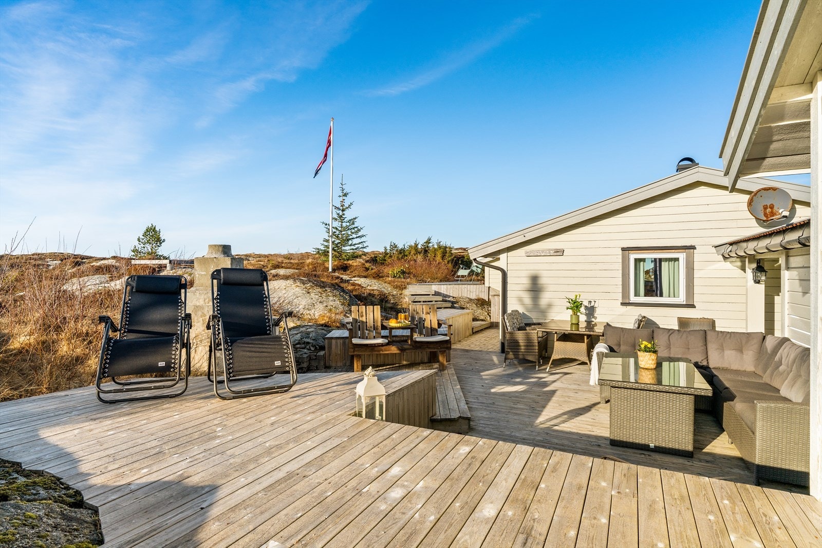 Terrassearelet ligger solvendt mot vest og er oppgitt å være på ca. 82kvm av selger. Galleribilde
