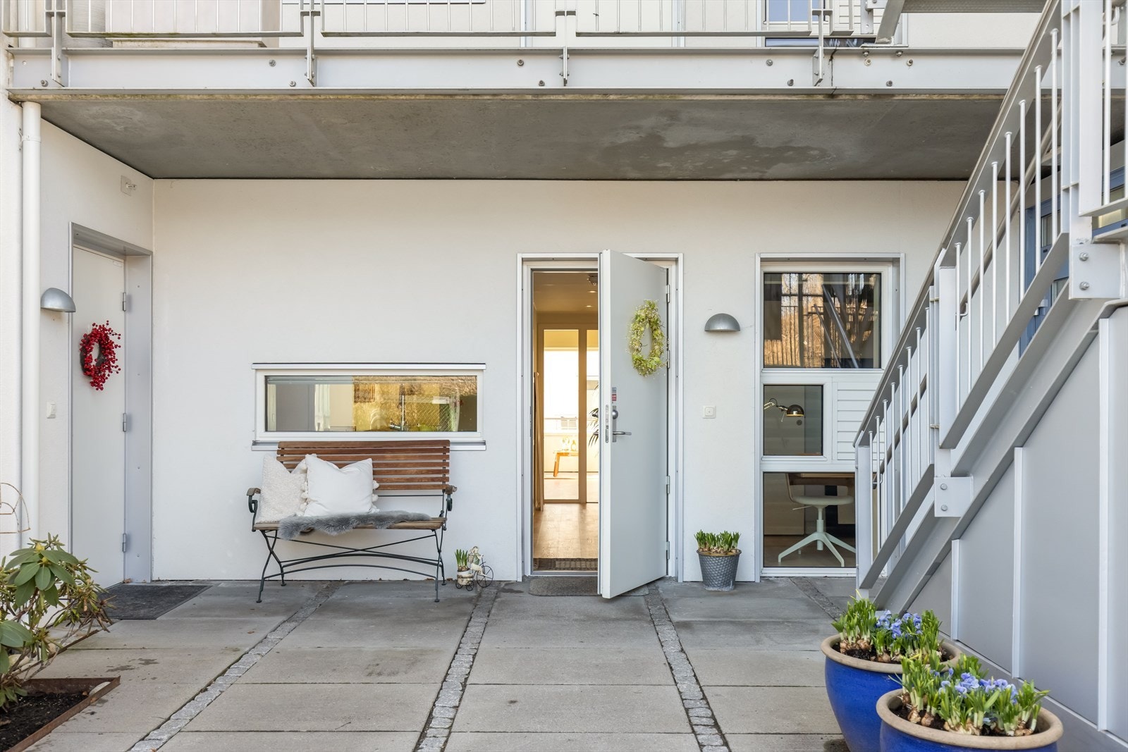 Med garasjeplass og heis i bygget ligger alt til rette for en praktisk og bekvem hverdag. Galleribilde