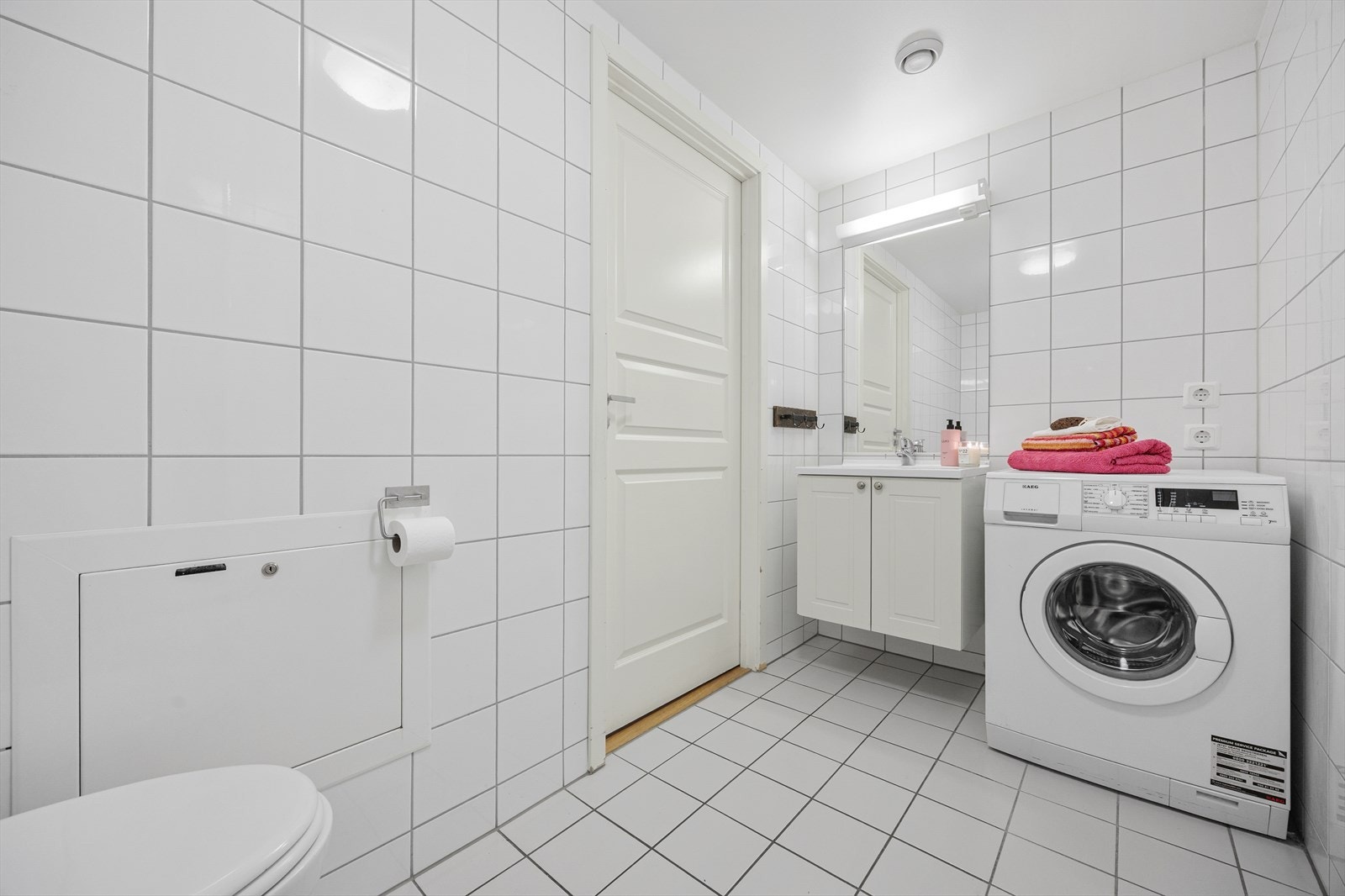 Badet er helfliset og har lun gulvvarme. Galleribilde
