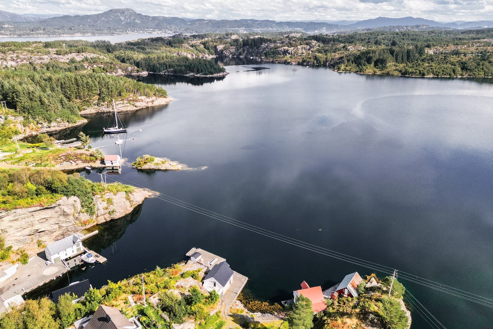 Særdeles fin skjærgård i området. Perfekt område også for kajakkpadling med mer. Galleribilde