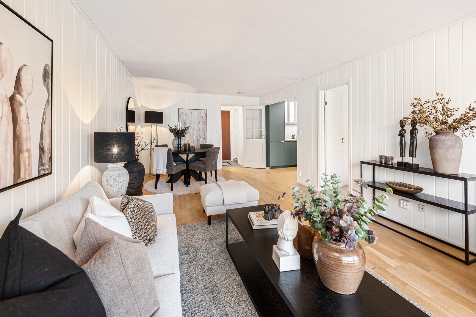 Oppdaterte overflater med nyslipt og pigmentbehandlet Galleribilde