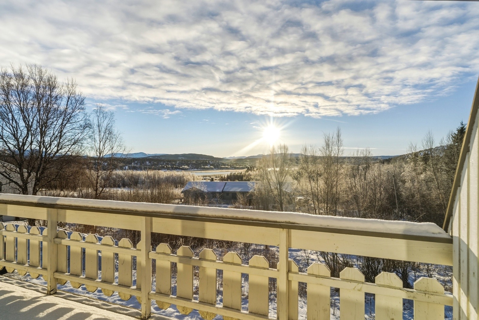 Fra balkongen er det nydelig utsikt over området. Galleribilde