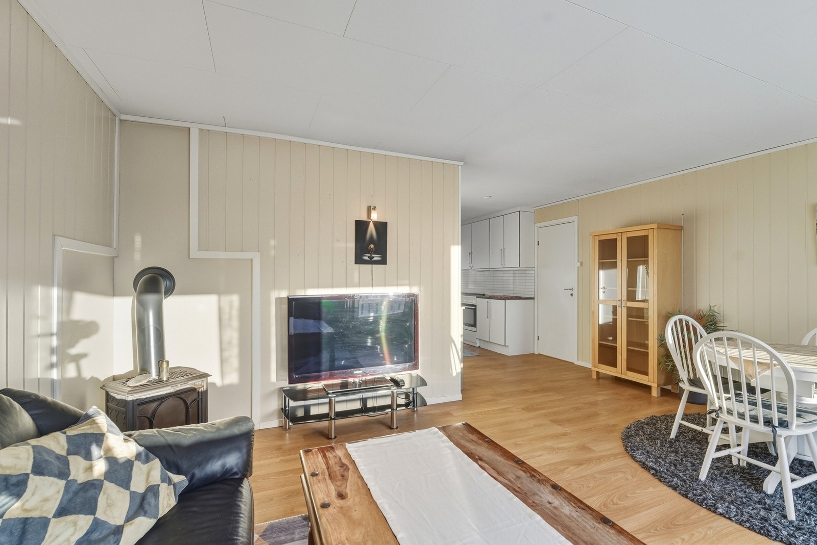 Det er vedfyring som gir god varme og kos på kalde dager. Galleribilde
