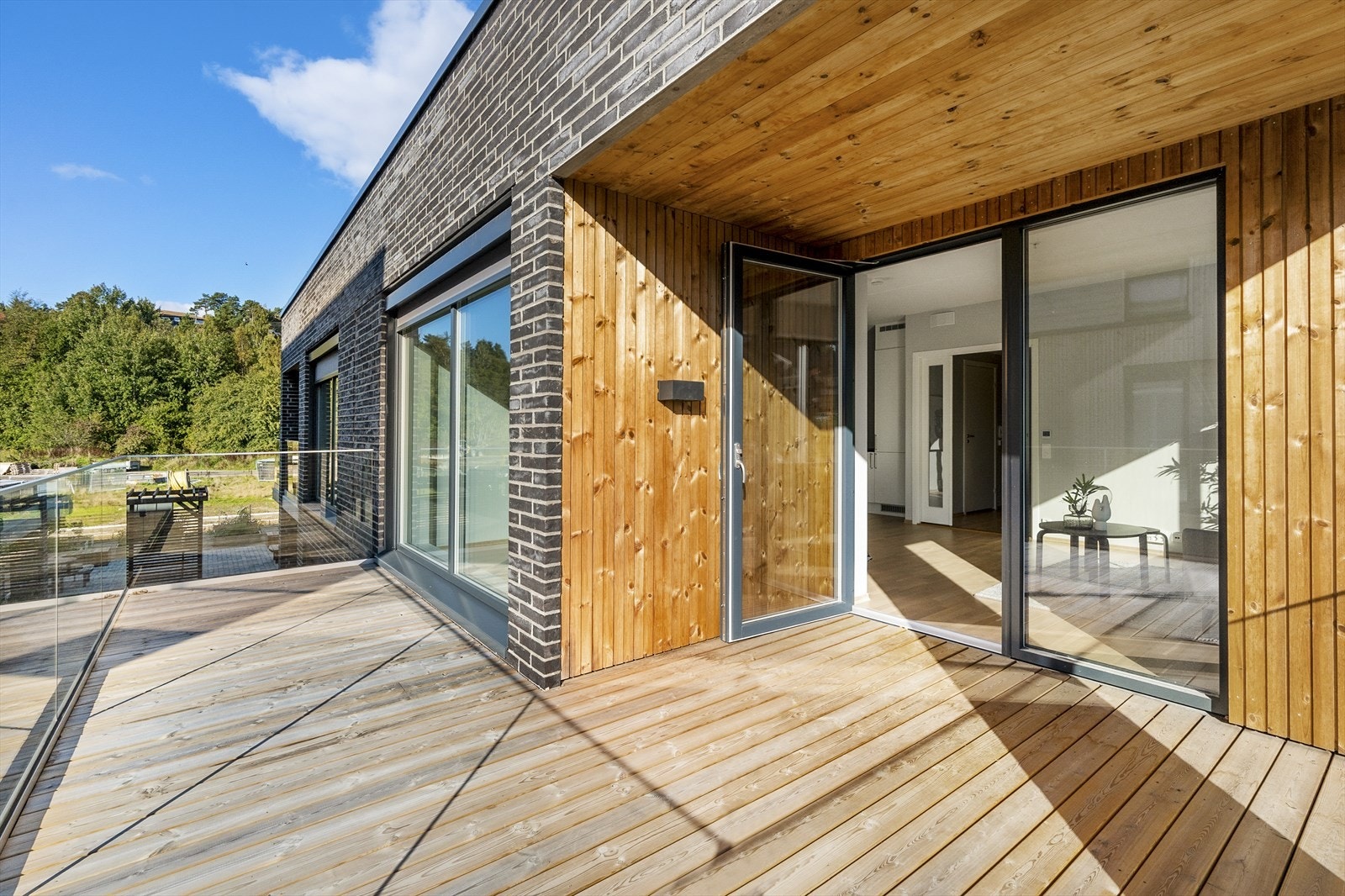 Stor og solrik terrasse! Galleribilde