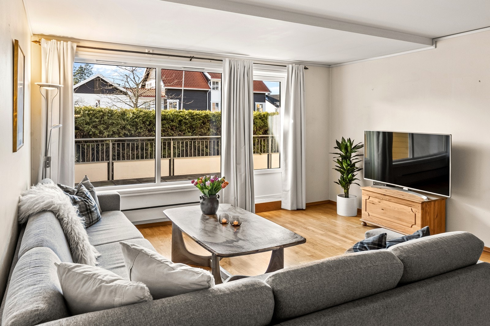 Håkon S. Andresen v/ Nordvik Ski og Ås ønsker velkommen til Ramstad Terrasse 9! Foto: Fotoetc. Galleribilde
