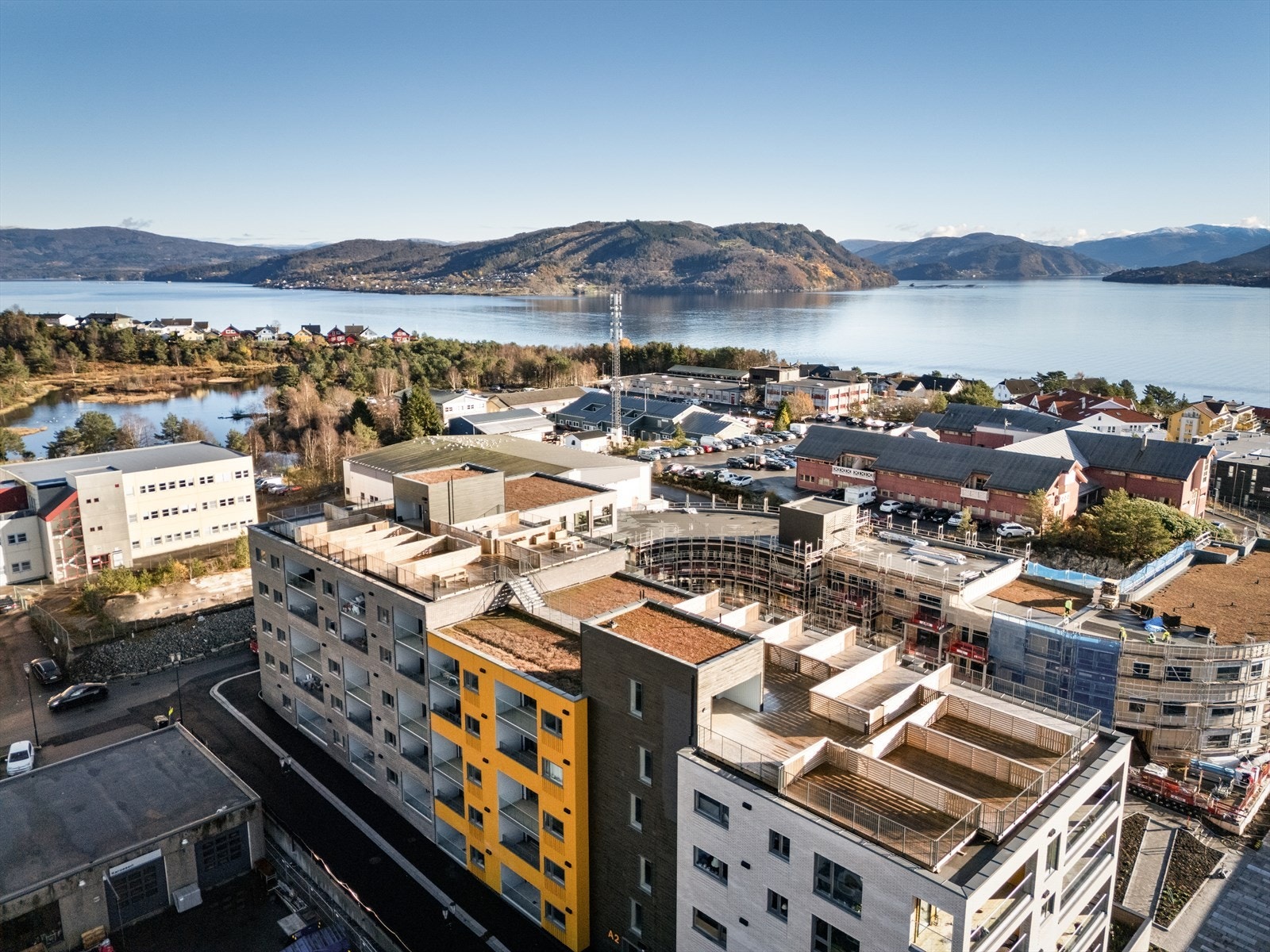 Ved å kjøpe i Knarvik Allé kan man få en enkel, stressfri hverdag. Alt du trenger av kollektiv- og servicetilbud finnes i umiddelbar nærhet Galleribilde