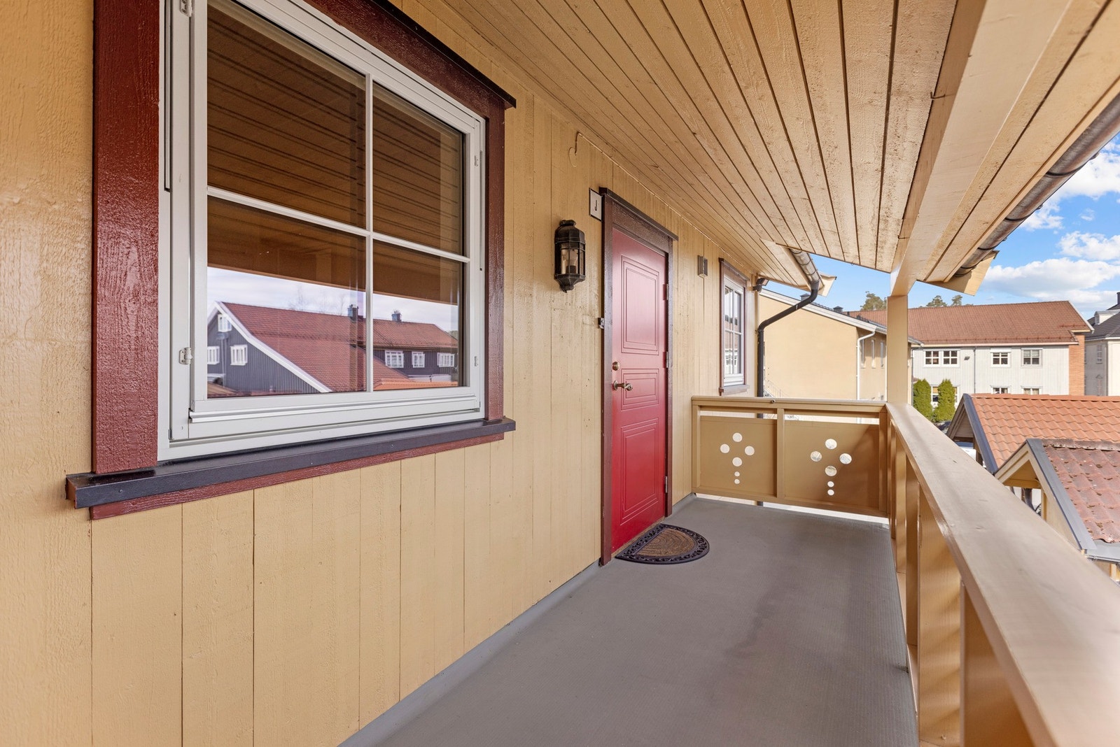 Inngangen er overbygget. Galleribilde