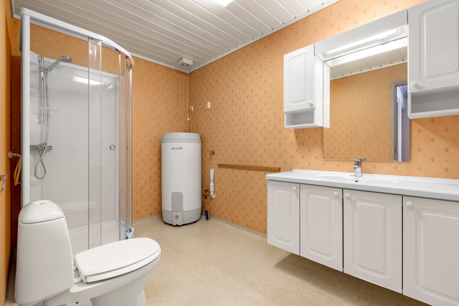 Opplegg for vaskemaskin på badet. Galleribilde