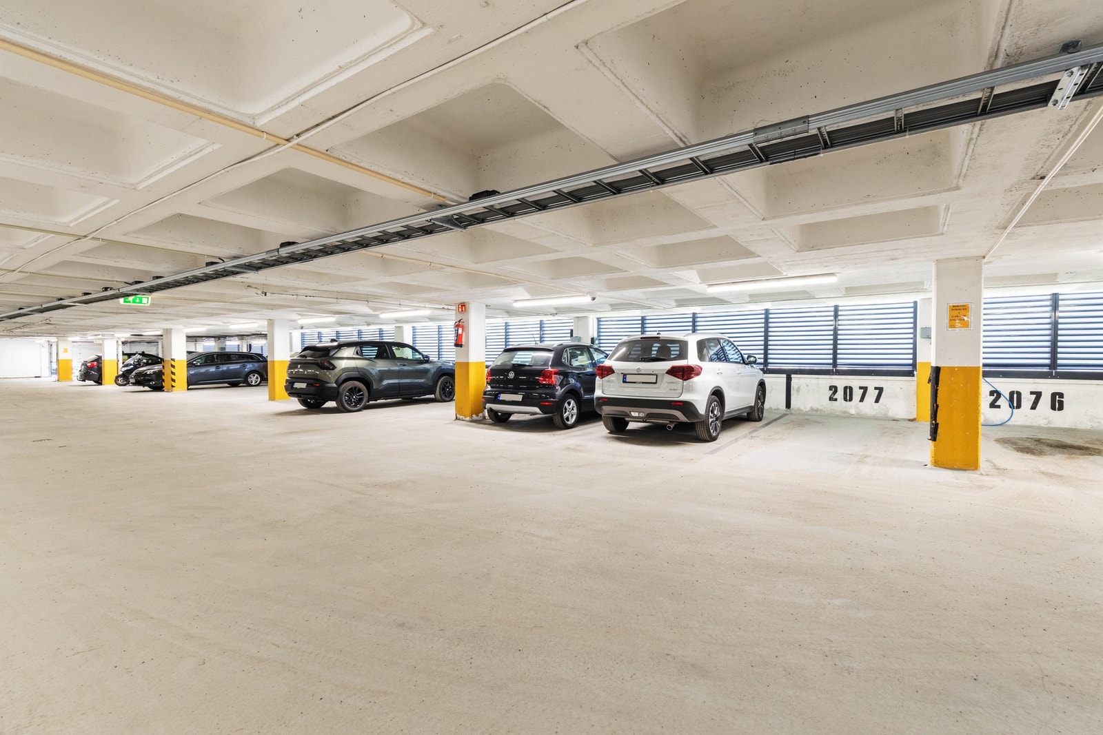 Parkering i garasjeanlegg med mulighet for elbillader Galleribilde
