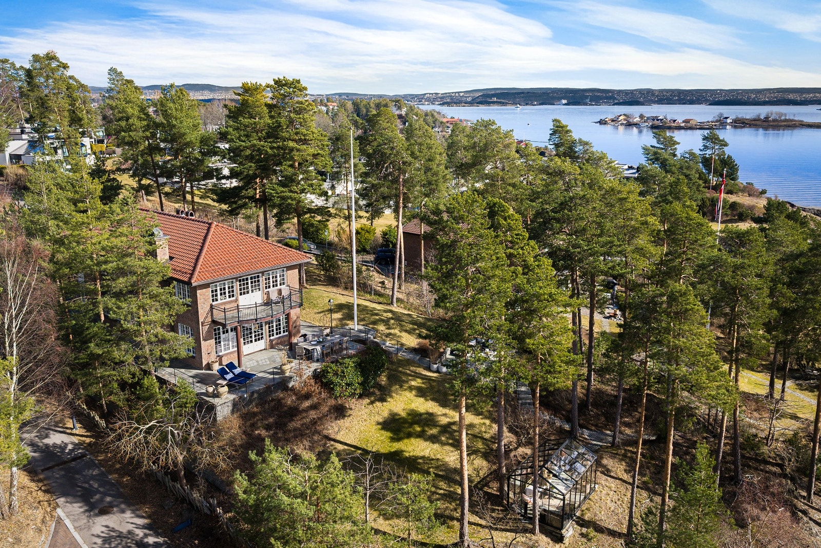 Unik mulighet på Snarøya med sol fra morgen til kveld. Galleribilde