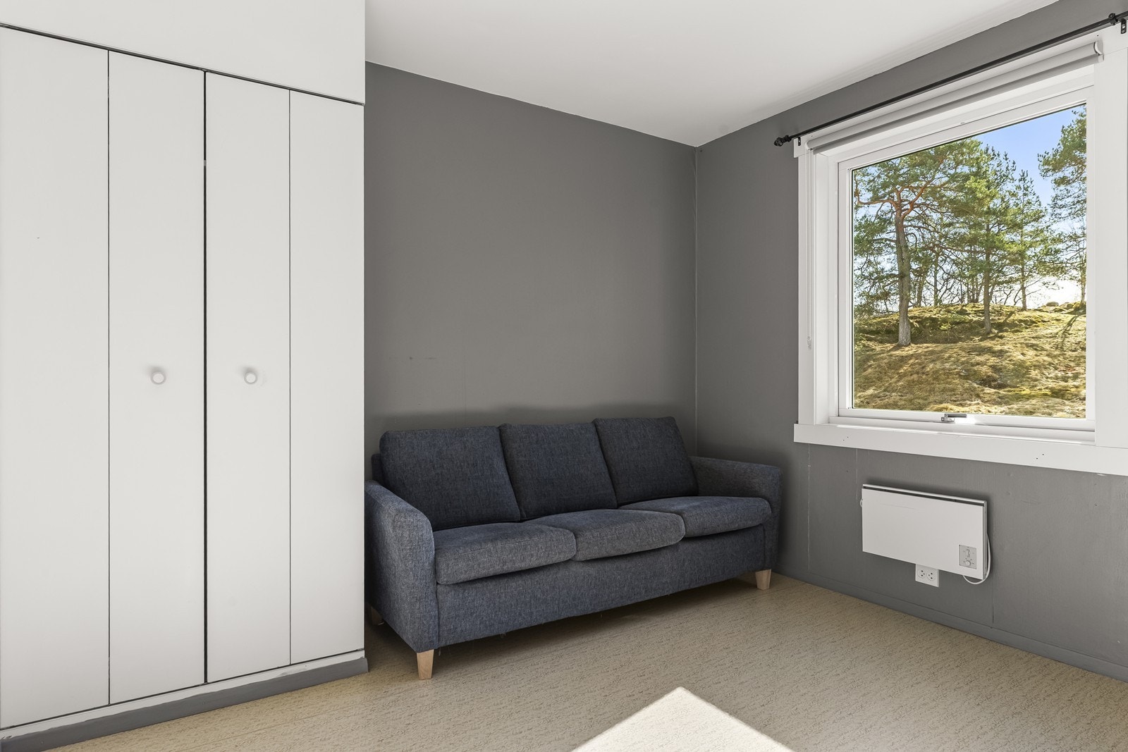 Det ene av to soverom, med plass til seng og garderobeløsning. Galleribilde