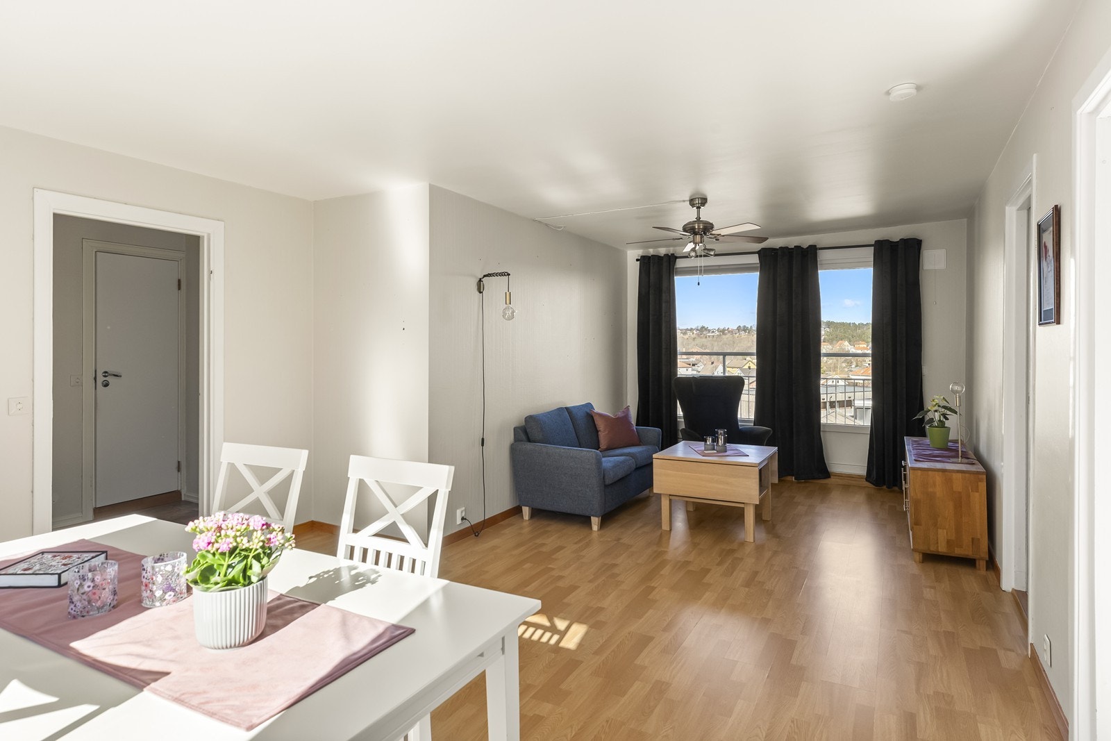 Leiligheten har en funksjonell planløsning på 72 m² med en romslig stue. Galleribilde