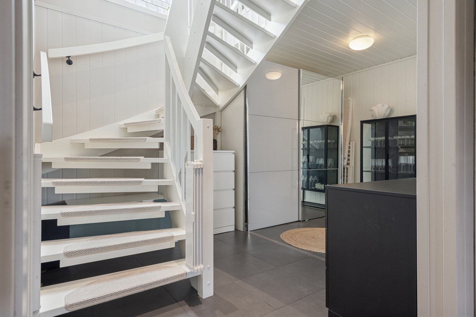 Gang med god oppbevaringsplass Galleribilde