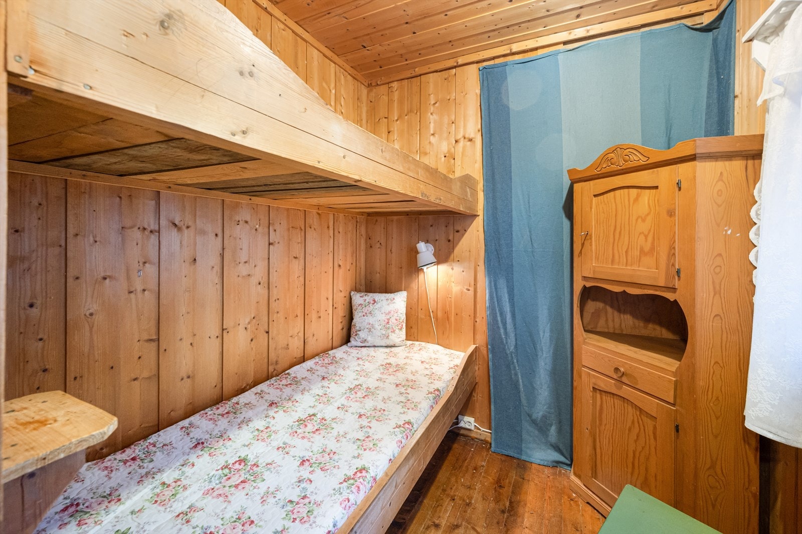Soverom i hytte. Galleribilde