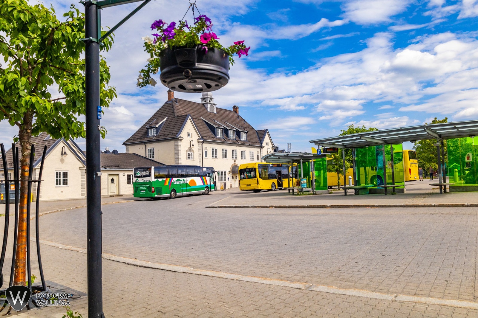 Kort gange til busstasjon. Galleribilde