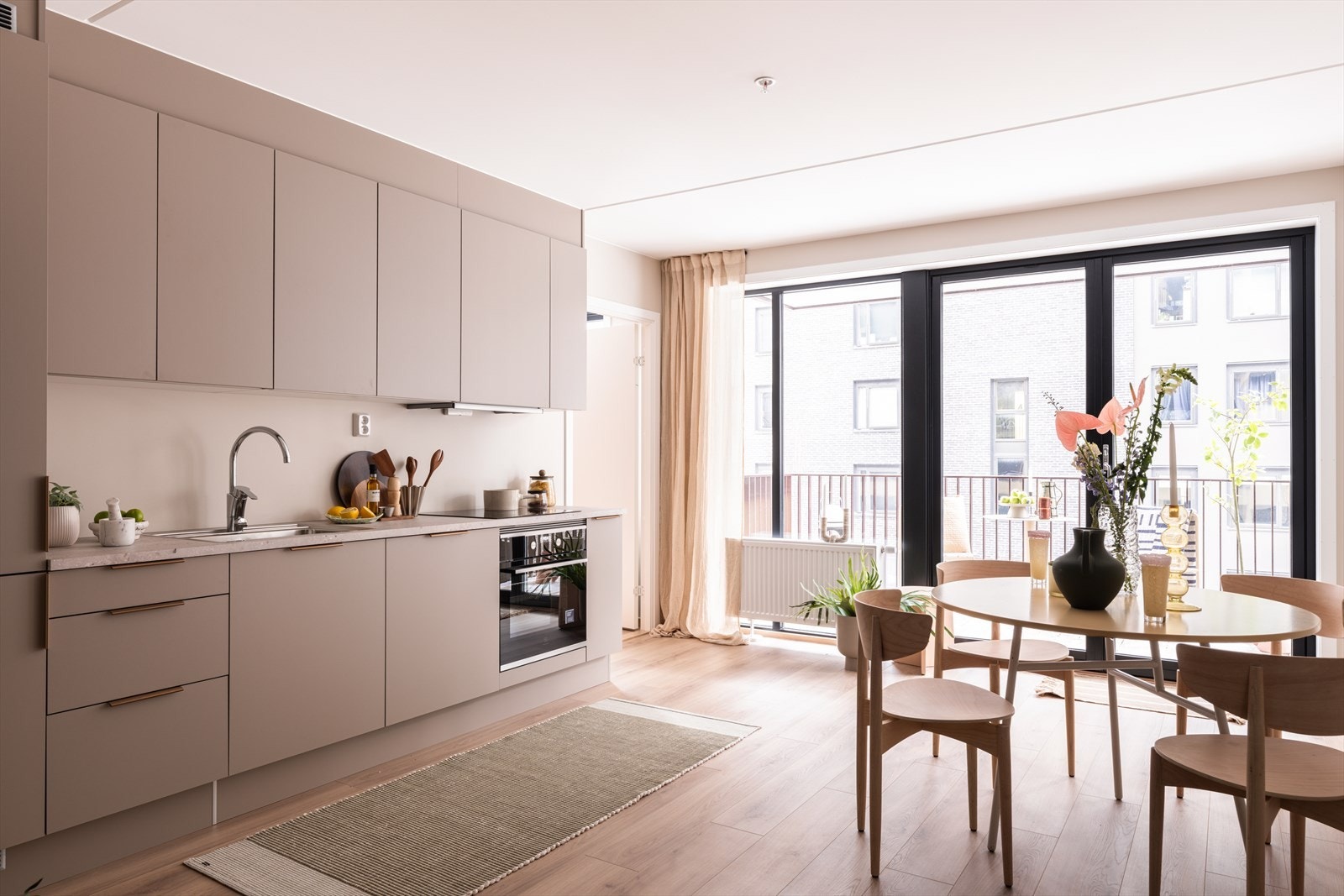 Balansert ventilasjon med varmegjenvinning sikrer et behagelig og friskt inneklima hele året. Galleribilde