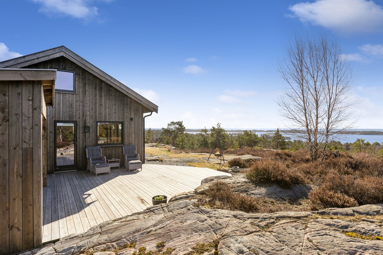 Velkommen til Kna-Veien 29! En nybygd hytte fra 2022 med panoramautsikt til sjøen og horisonten! Galleribilde