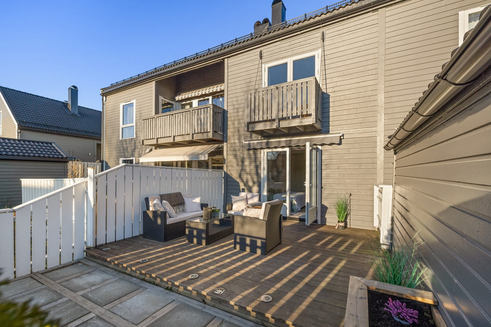 Terrassen på 19 m² er en usjenert og privat uteplass. Galleribilde