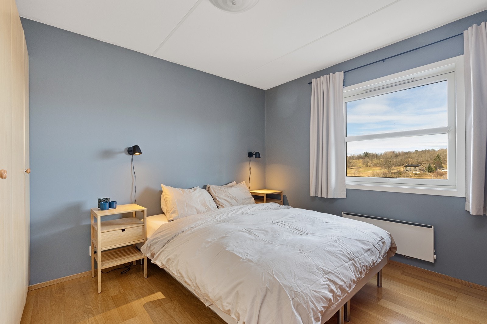 Soverom med garderobeksap. Galleribilde