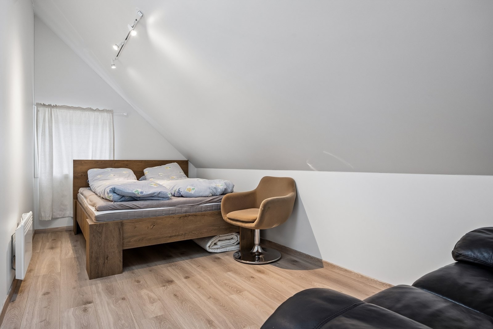 I andre etasje finner du soverom nummer 2, som har en romslig størrelse på 9 m². Galleribilde