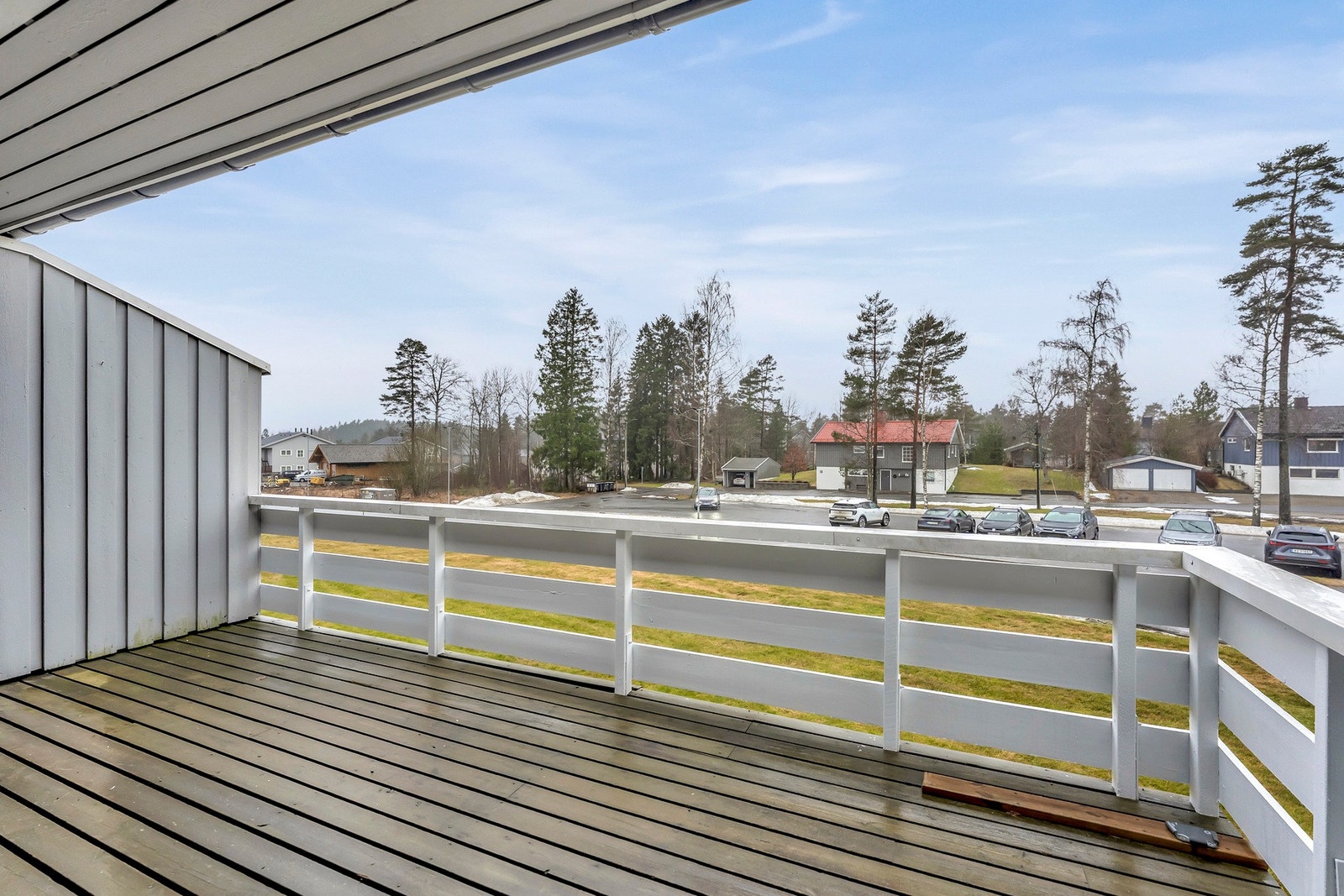 Fra stuen har man utgang til vestvendt terrasse på 13 kvm Galleribilde
