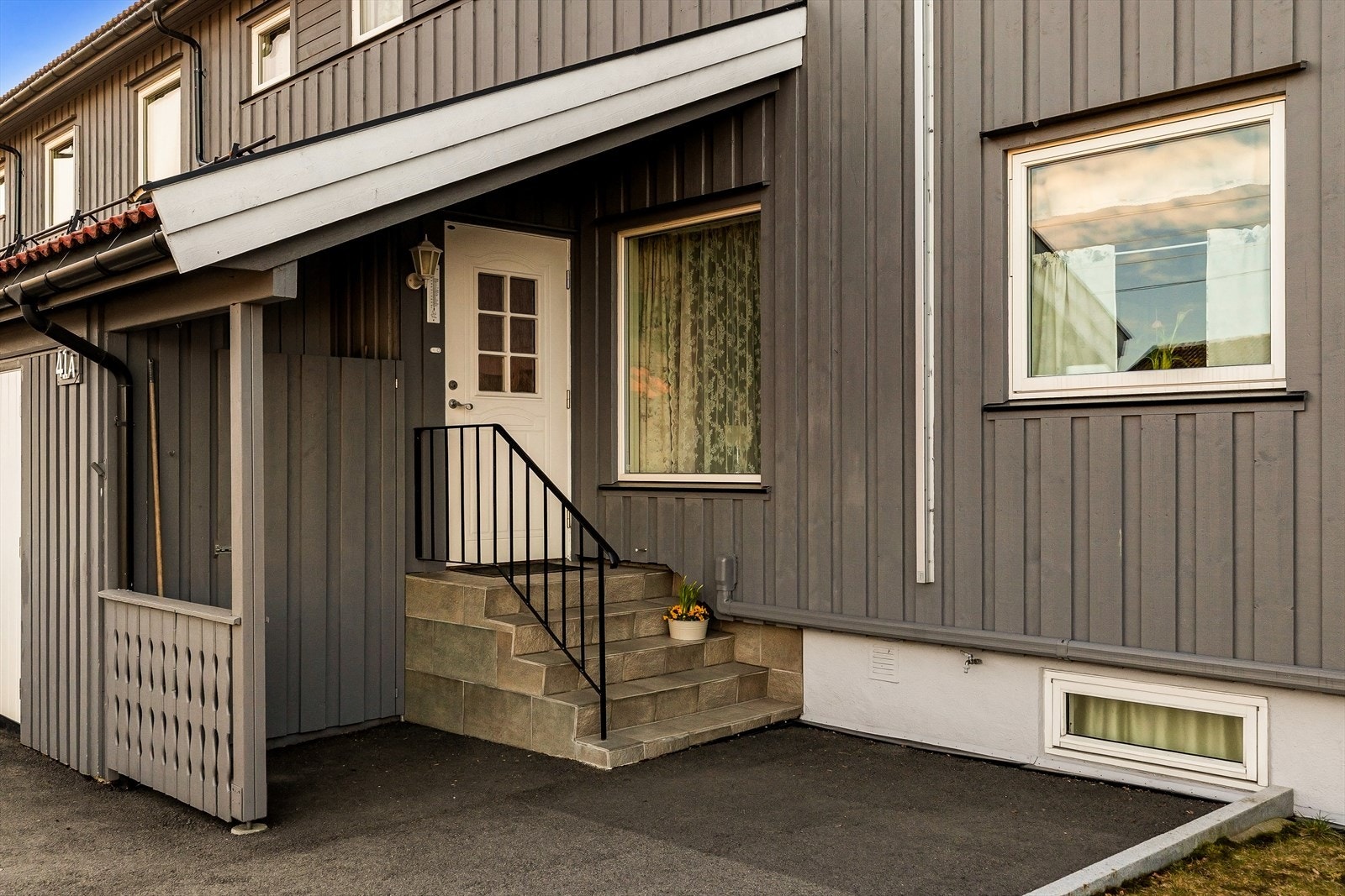 Borettslaget har utført ny drenering rundt bygningen i 2023. Galleribilde