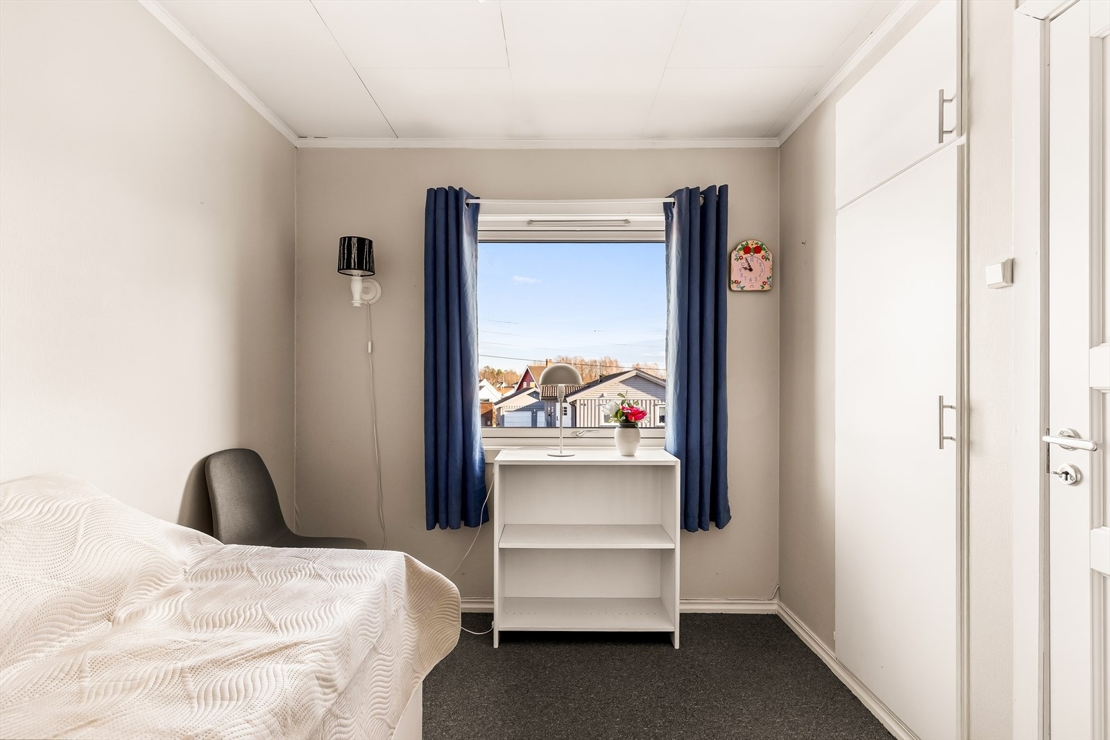 Boligens tredje soverom er på ca. 8 m² og har plass til seng og garderobeløsning. Galleribilde