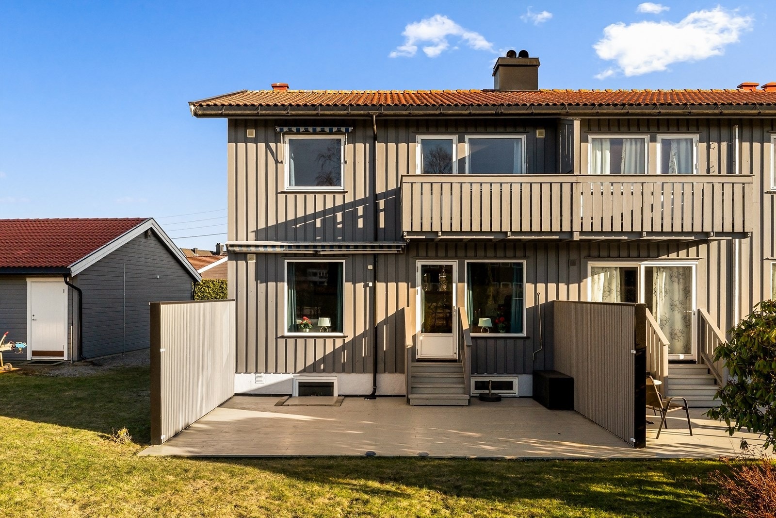 En barnevennlig og trygg ramme rundt hjemmet. Galleribilde