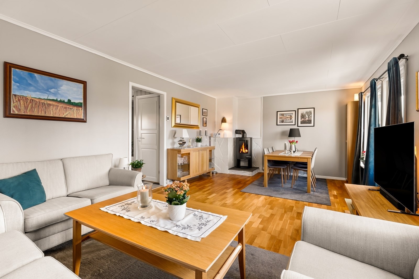 Rommet er lett å møblere og har parkett på gulvet. Galleribilde