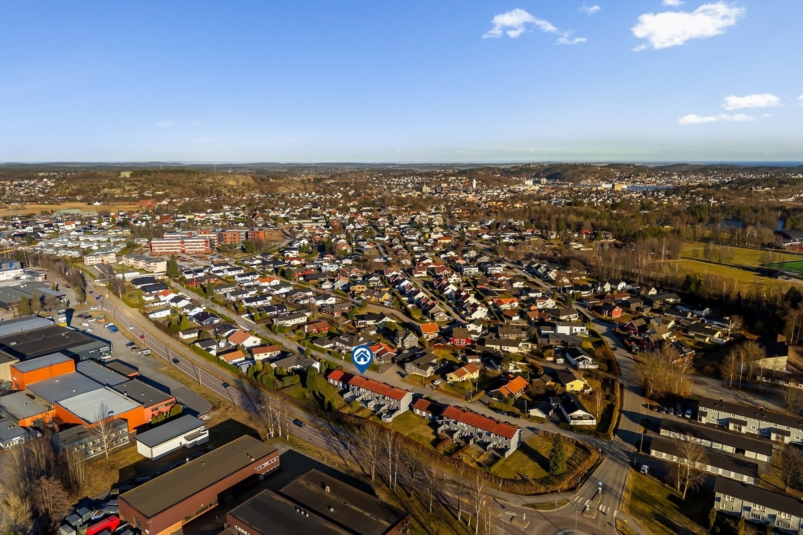 Bugårdsparken, et naturlig samlingspunkt for idrett og aktivitet, ligger kun en kort spasertur unna. Galleribilde