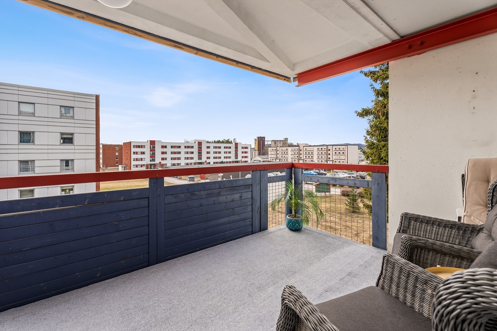 Leiligheten har et internt bruksareal på 62 m² og ligger fint til i byggets 2. etasje med heis-/ trappeadkomst. Galleribilde