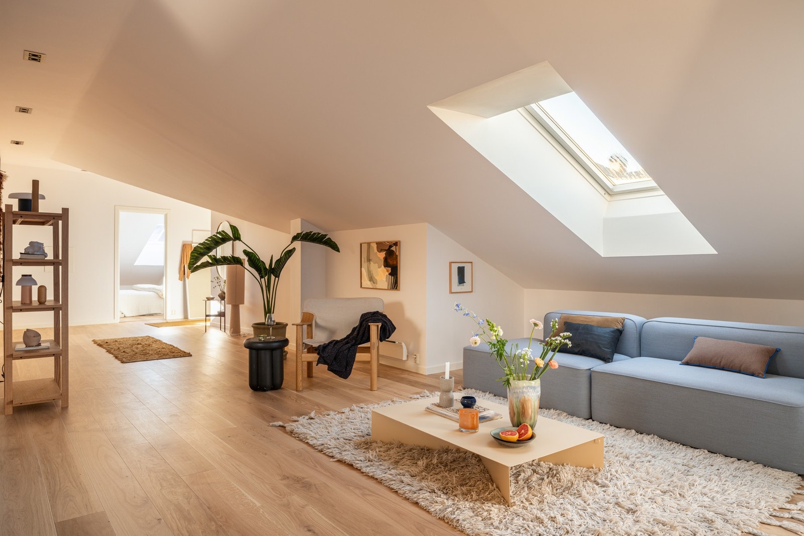 Gulvareal på ca. 142 m² bidrar til fleksible møbleringsmuligheter og lagring Galleribilde