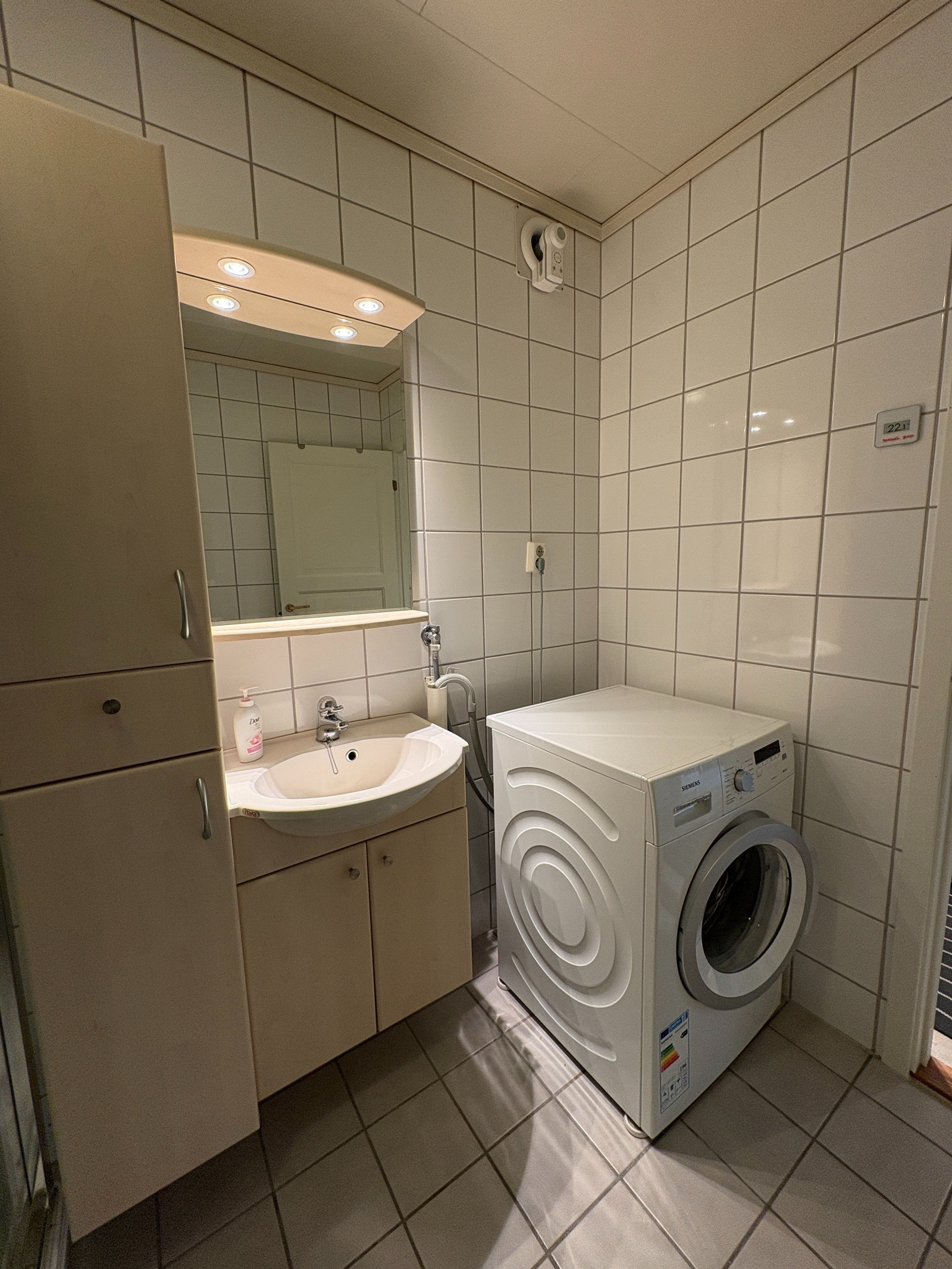 Bad med vaskemaskin Galleribilde