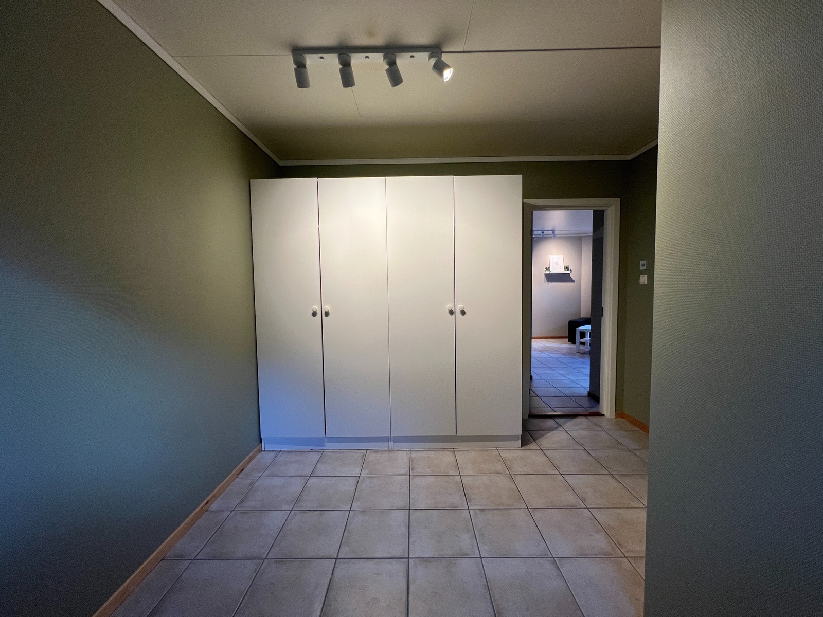 Garderobeskap på soverom Galleribilde