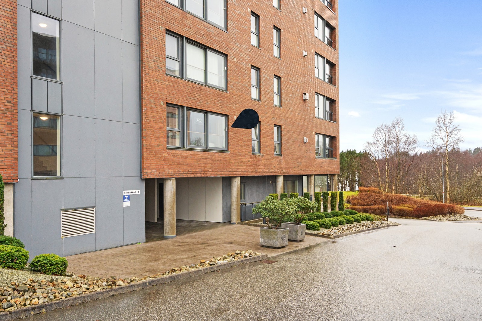 Leiligheten har en attraktiv og sentral beliggenhet like ved Thon Senter Madla. Galleribilde
