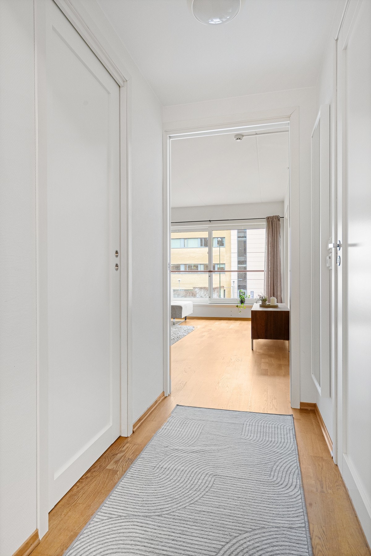 Lys og innbydende entré. Galleribilde