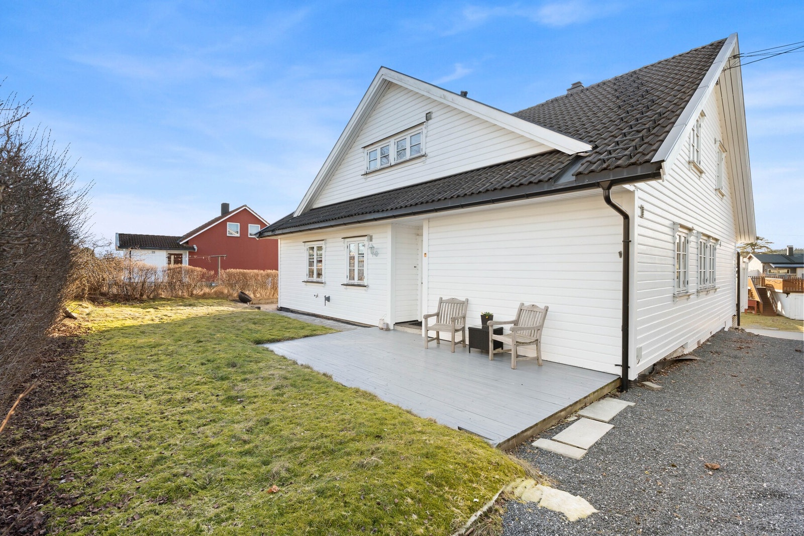 Utleiedelen har en egen platting på utsiden av inngangen. Galleribilde