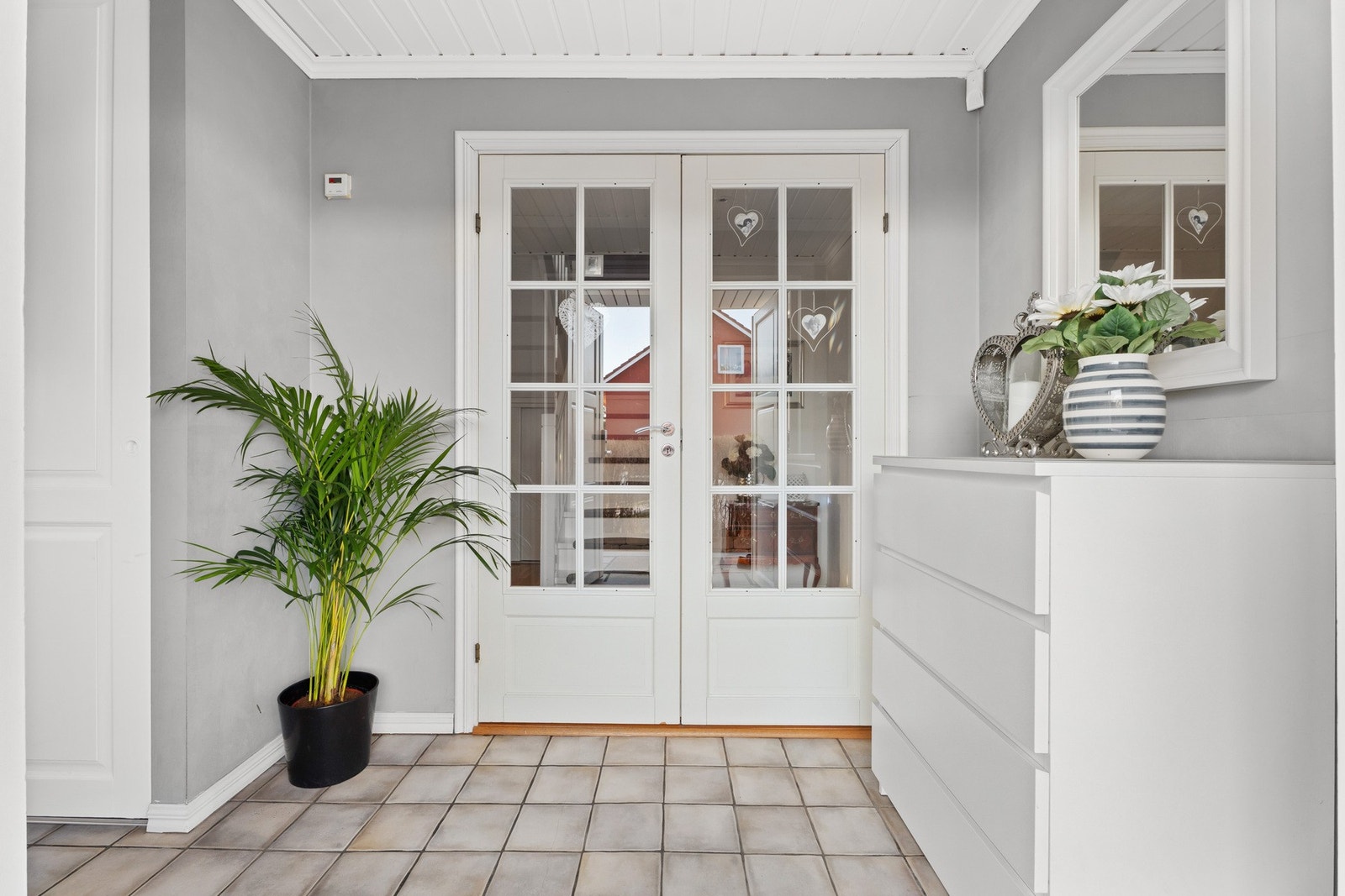 Entréen er på 9 kvadrat. Galleribilde
